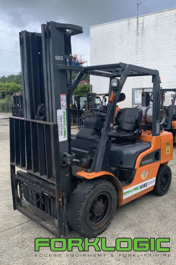 3.0 Tonne Nissan Tall Mast LPG Forklift thumbnail 2