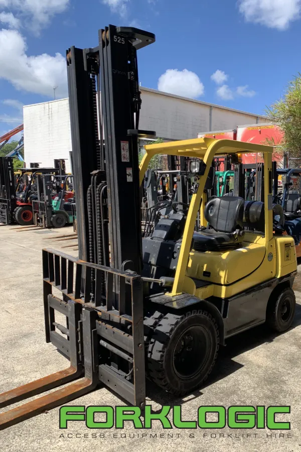 3.0 Tonne Hyster Tall Mast LPG Forklift thumbnail 2