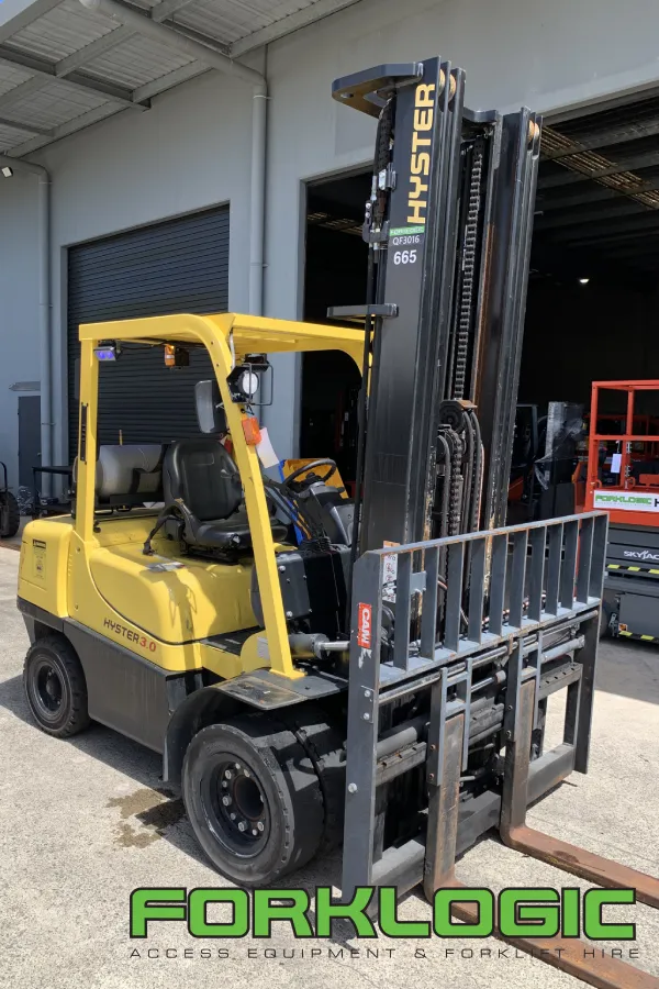 3.0 Tonne Hyster Tall Mast LPG Forklift thumbnail 2