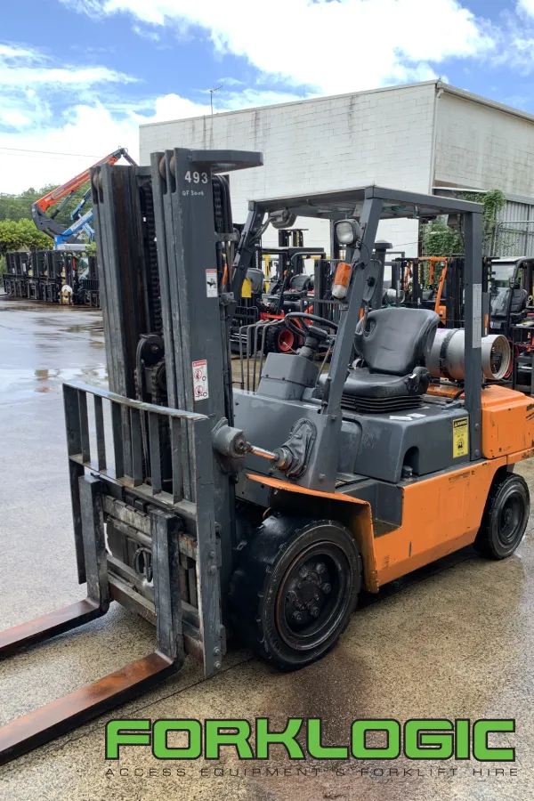 3.0 Tonne Nissan Container Mast LPG Forklift thumbnail 2