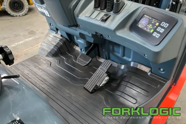Heli 2.5 Tonne Container Mast Lithium Forklift thumbnail 12