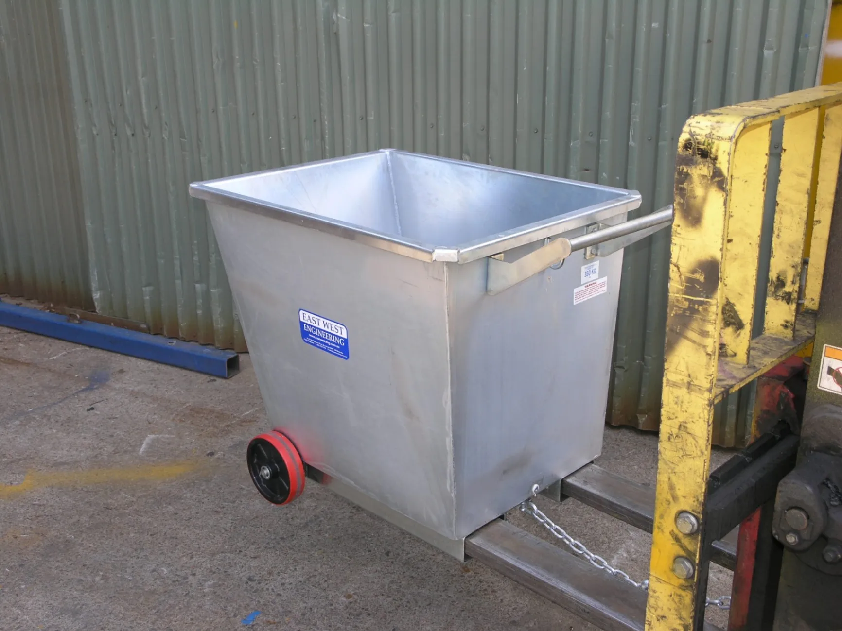 CFS6 Tipping Bin Forklift Attachment