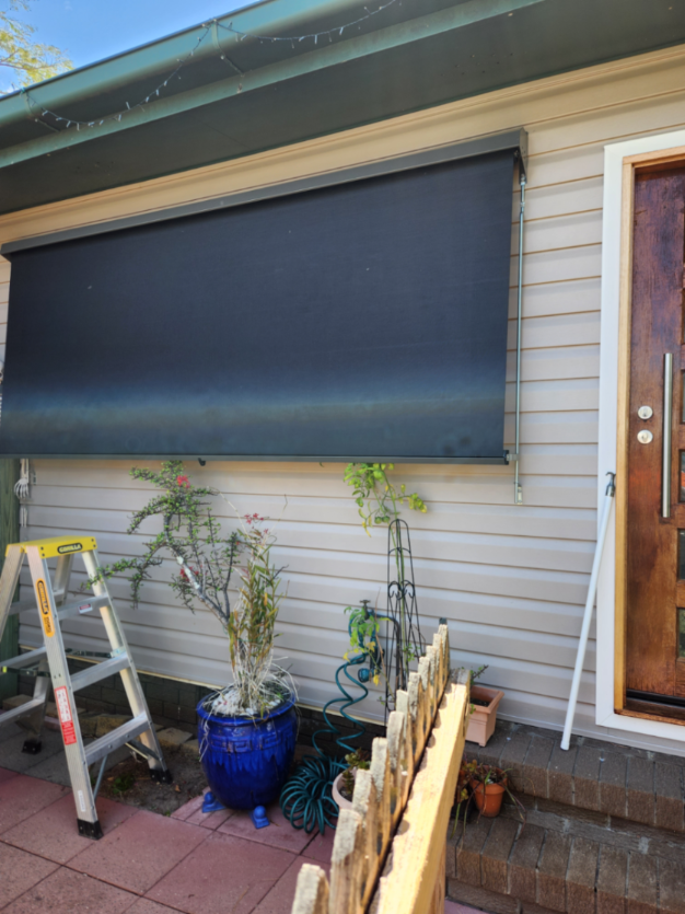 Auto Locking Arm Awning Banksia Beach