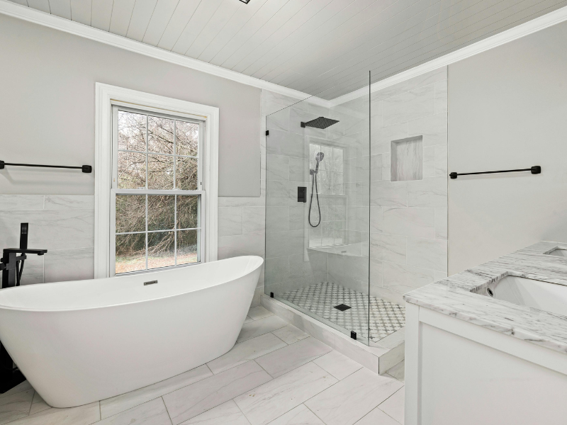 An example of a frameless shower screen