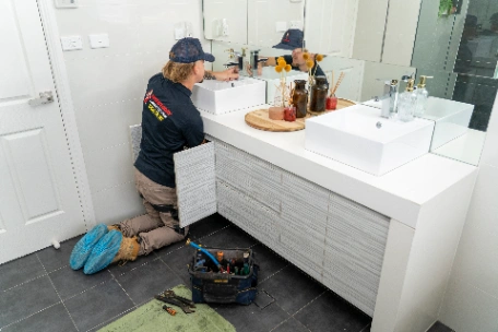 images/plumber-checking-water-pressure-of-taps-1768522333914-small