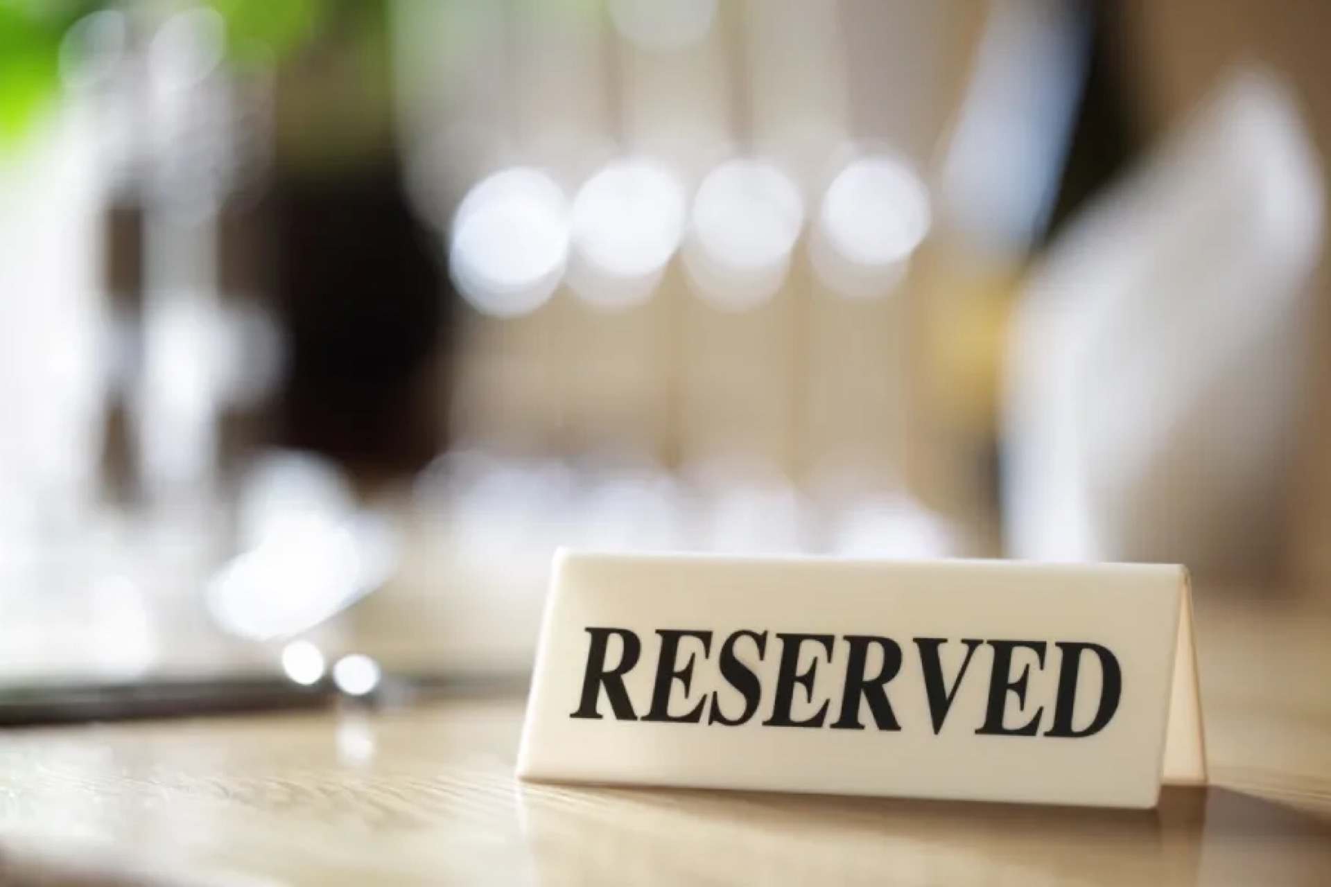Most diners contact restaurants from 4pm to 5pm to reserve a table: