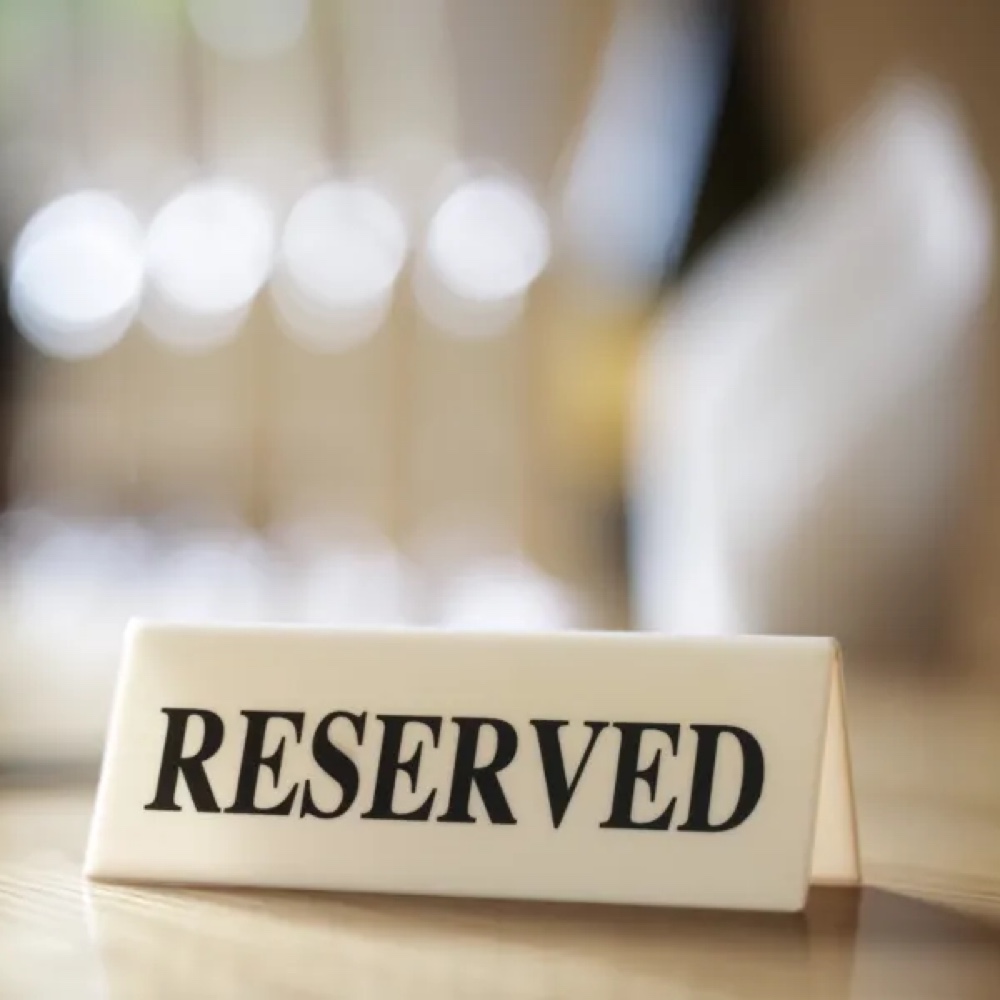 Most diners contact restaurants from 4pm to 5pm to reserve a table: