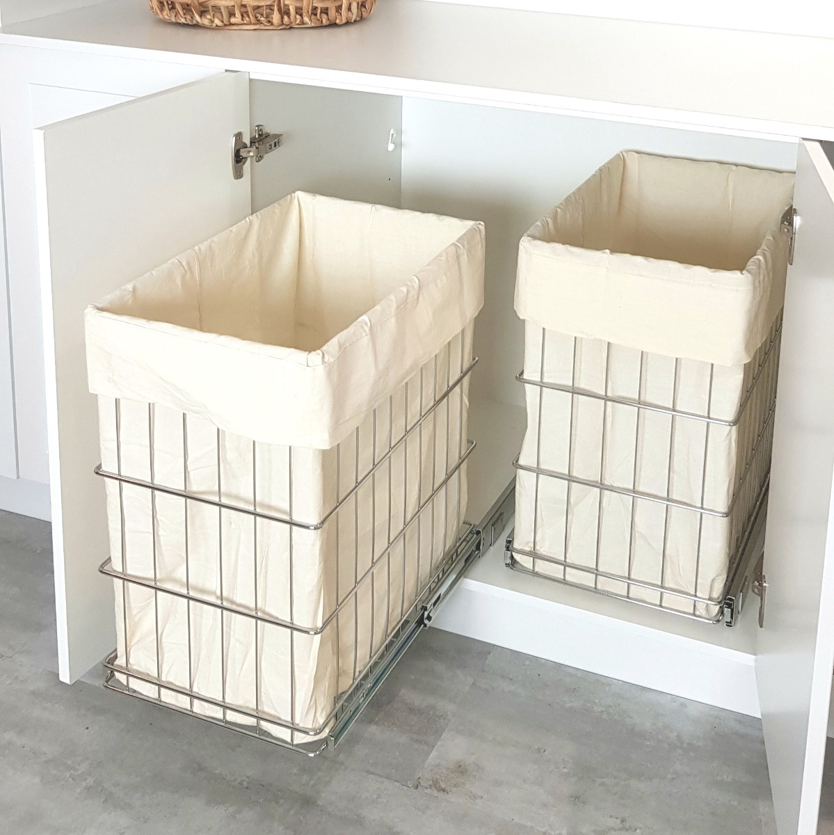 Image 2 Laundry Basket, 500H Stainless Steel Basket, 485D (Incl. Bottom Mount Slides)