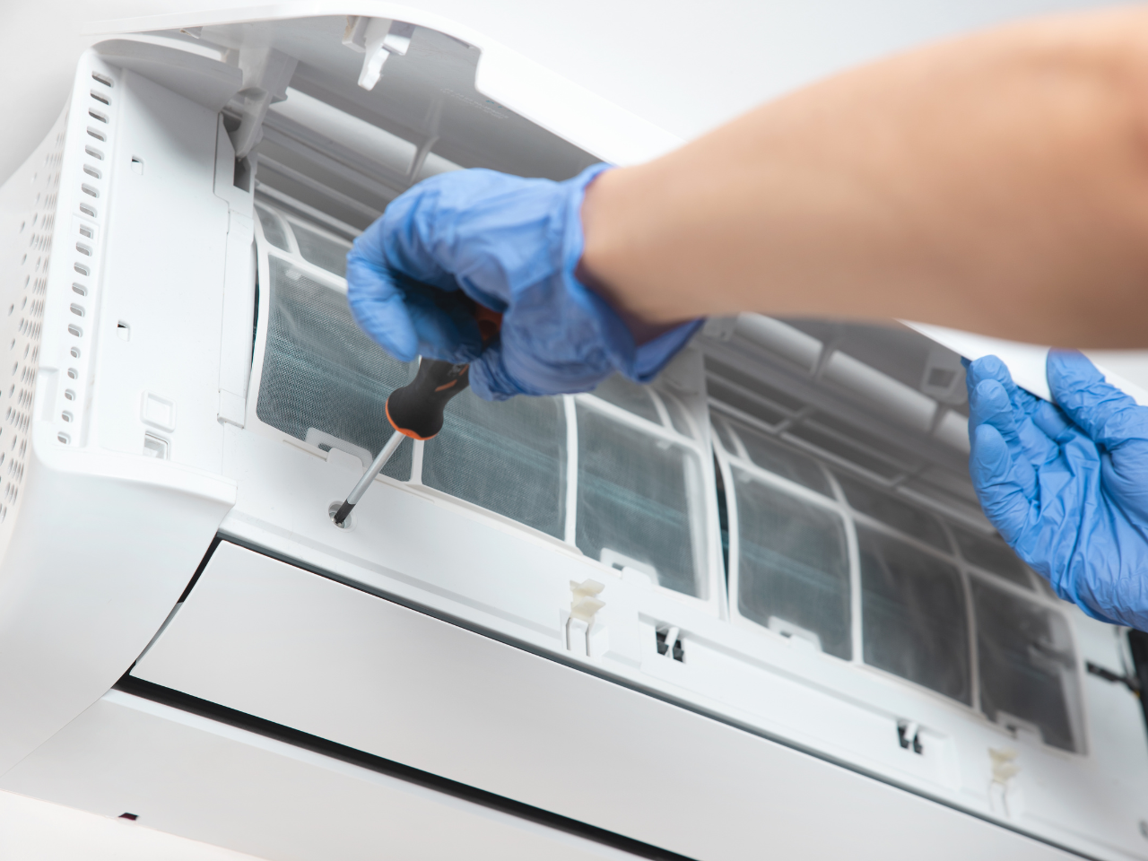 Cleaning filter in an Air conditioner