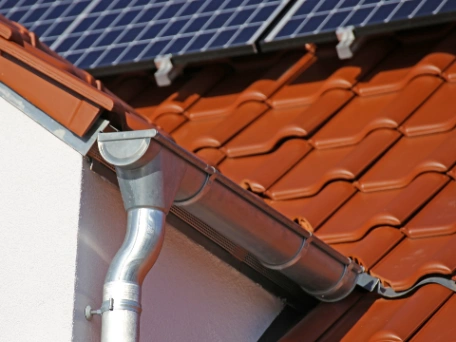 Roof gutter