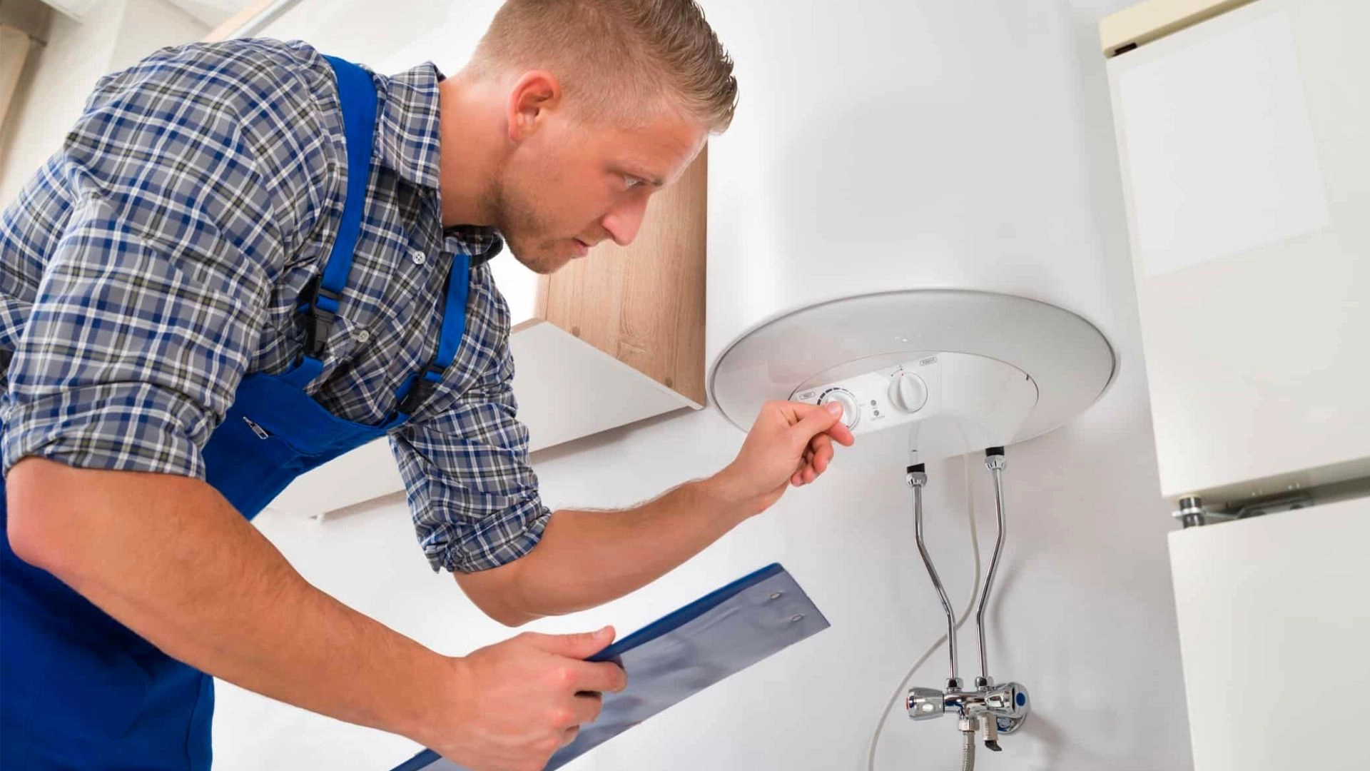 Hot Water Issues When You Need a Plumber vs. an Electrician