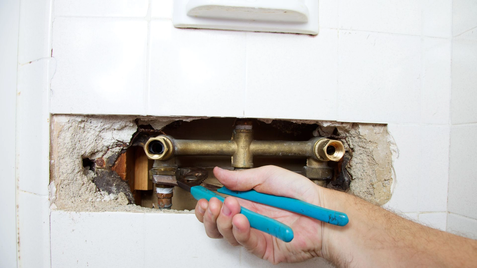 Is It Normal for Pipes to Rattle or Vibrate?