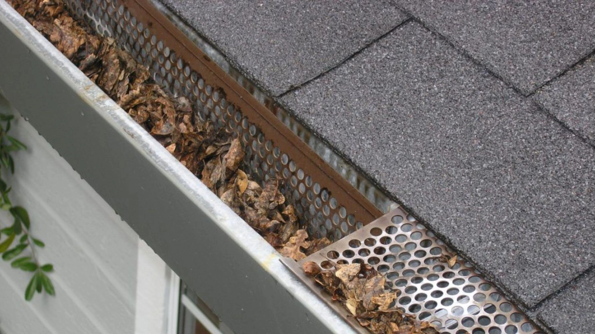 How Do I Stop My Gutters From Leaking?