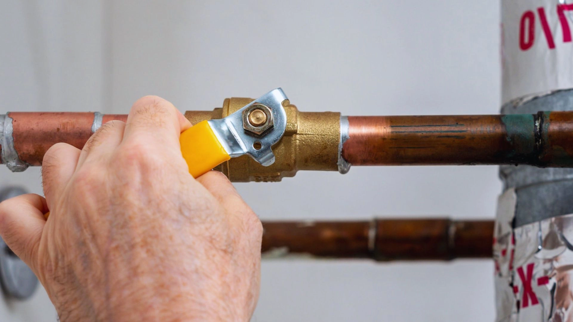 What To Do Immediately When a Pipe Bursts at Home