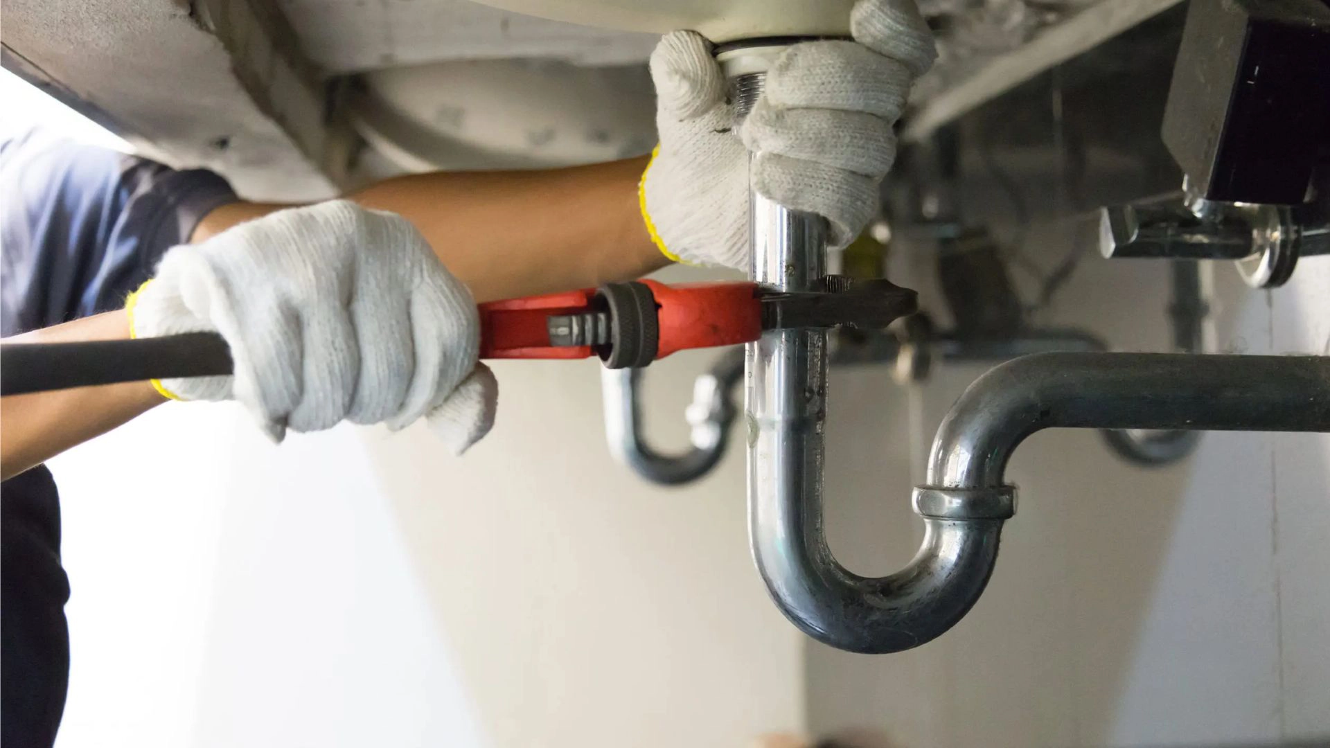 Understanding Emergency Plumbing Issues: Identifying Critical Situations and When to Call a Plumber