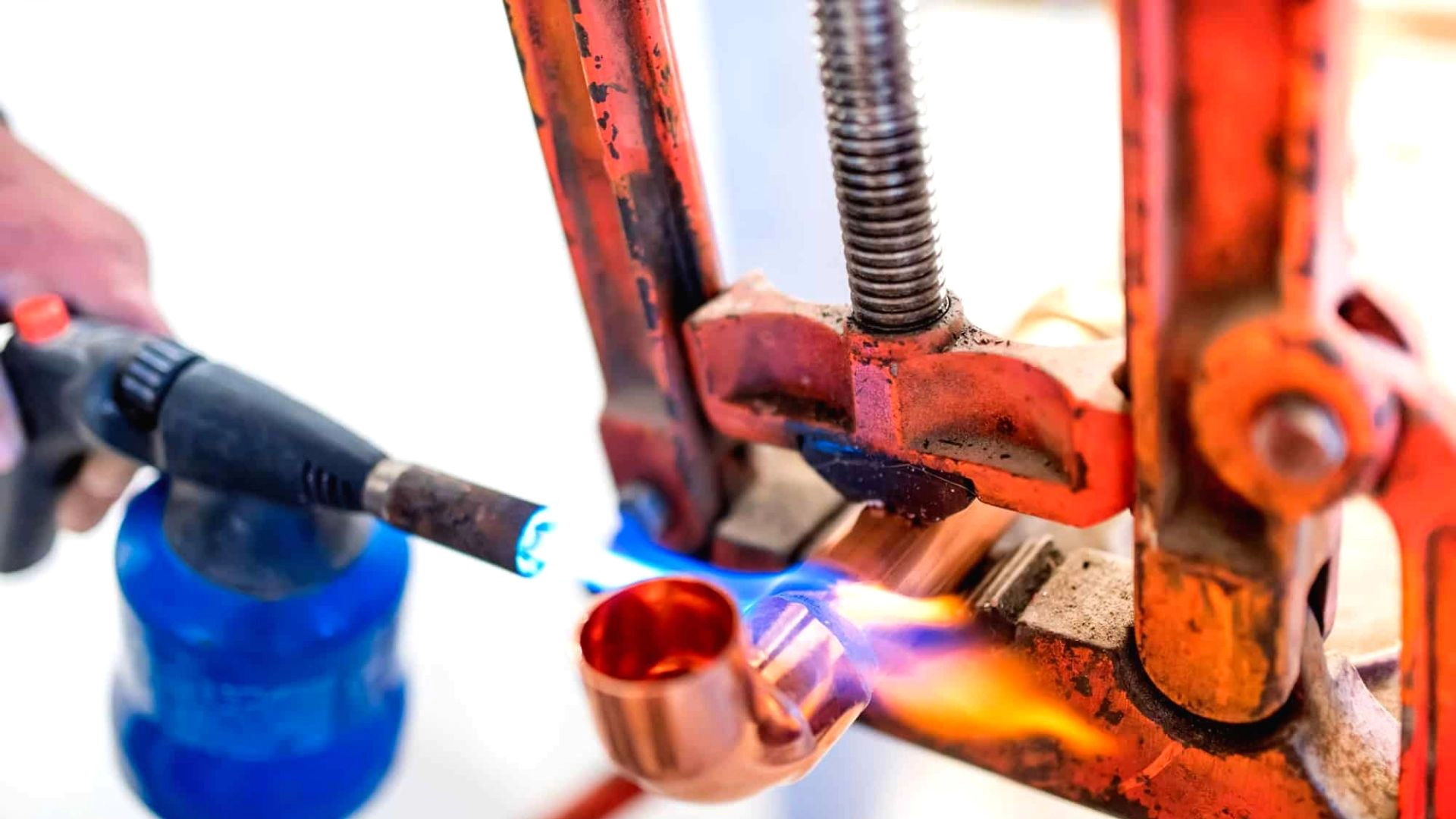 What Qualifications Does A Gas Fitter Have In Queensland?