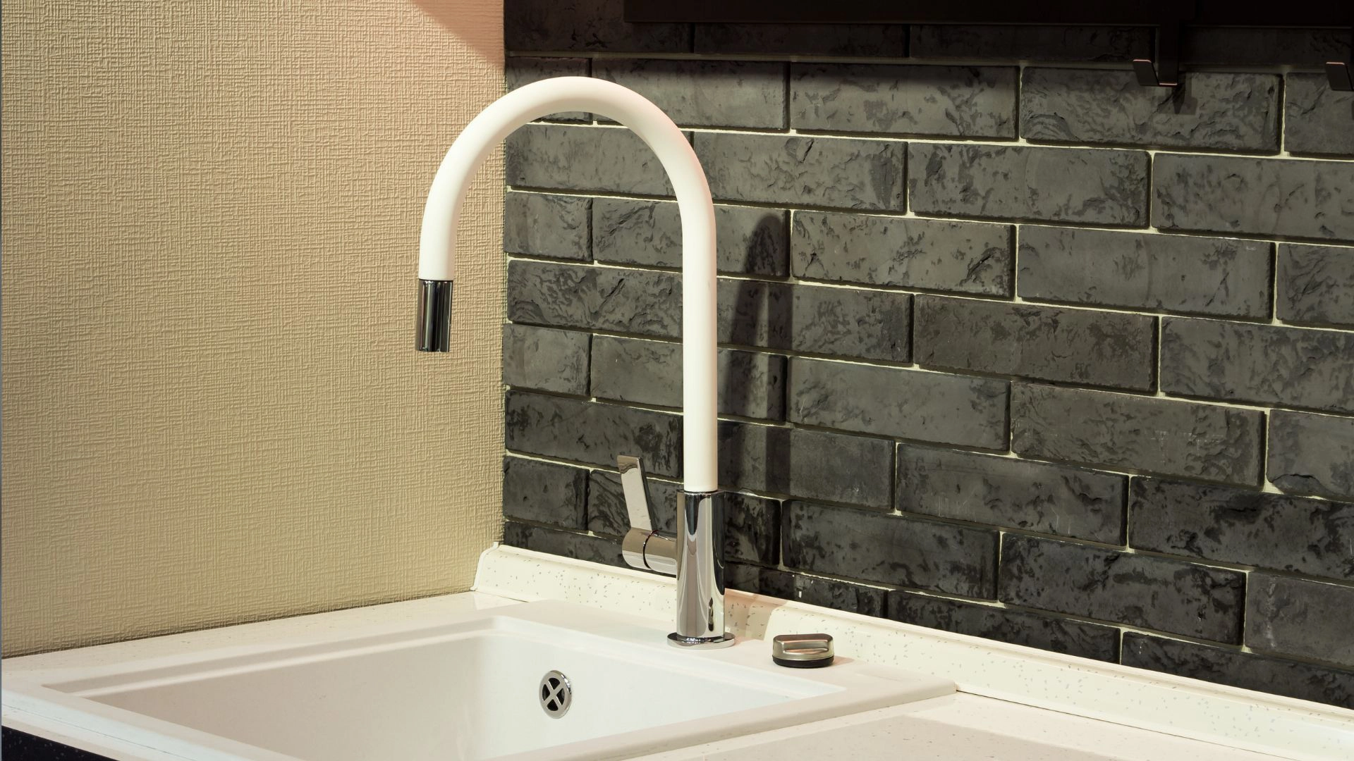 images/white-mixer-tap