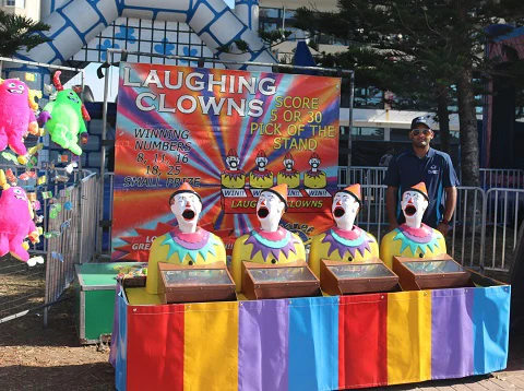 Image 1 for Laughing Clowns – 4 Heads