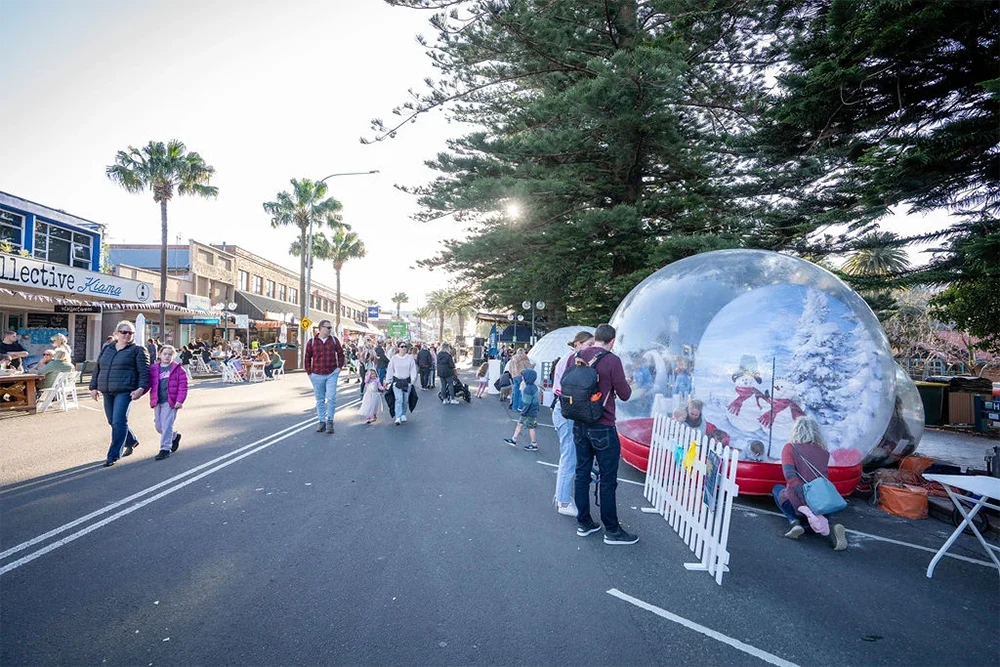 Image 4 for Inflatable Red Snow Globe