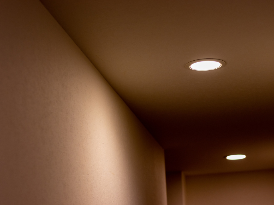 Flickering lighting in apartment building complex
