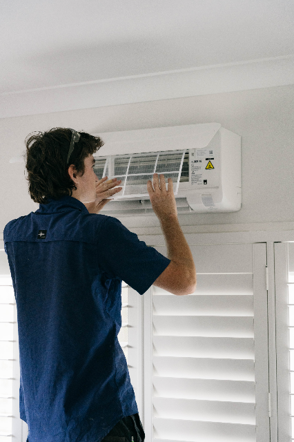 Air conditioning technician